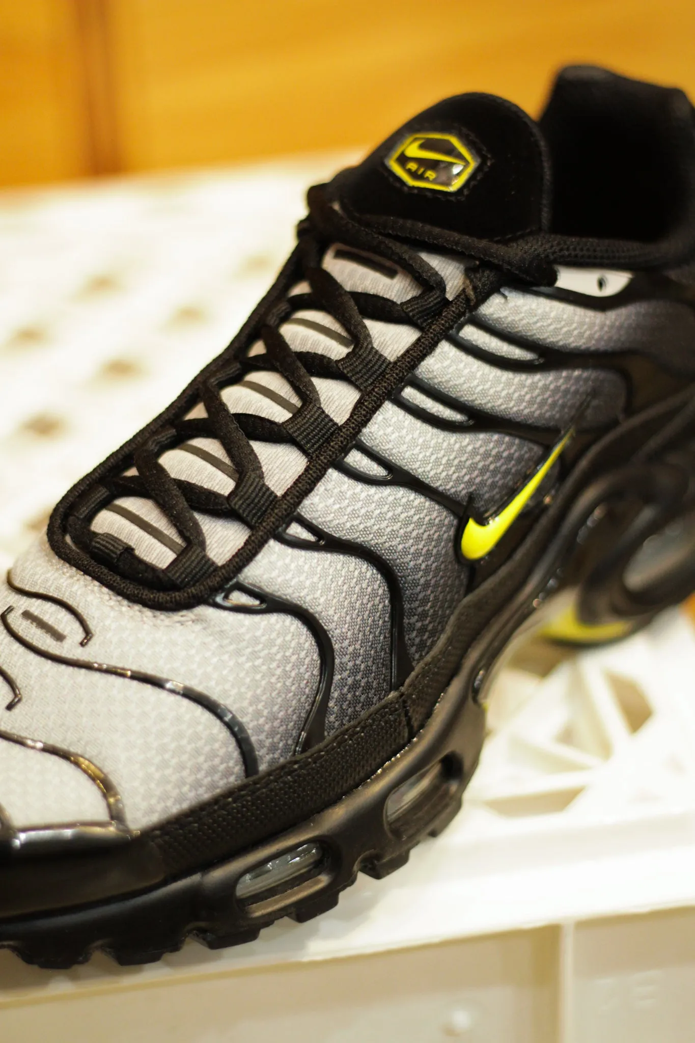 AIR MAX PLUS "BLACK/OPTI YELLOW"