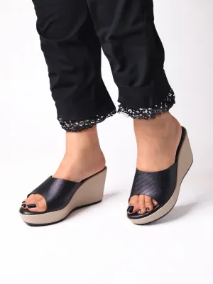 Avia Black Wedge