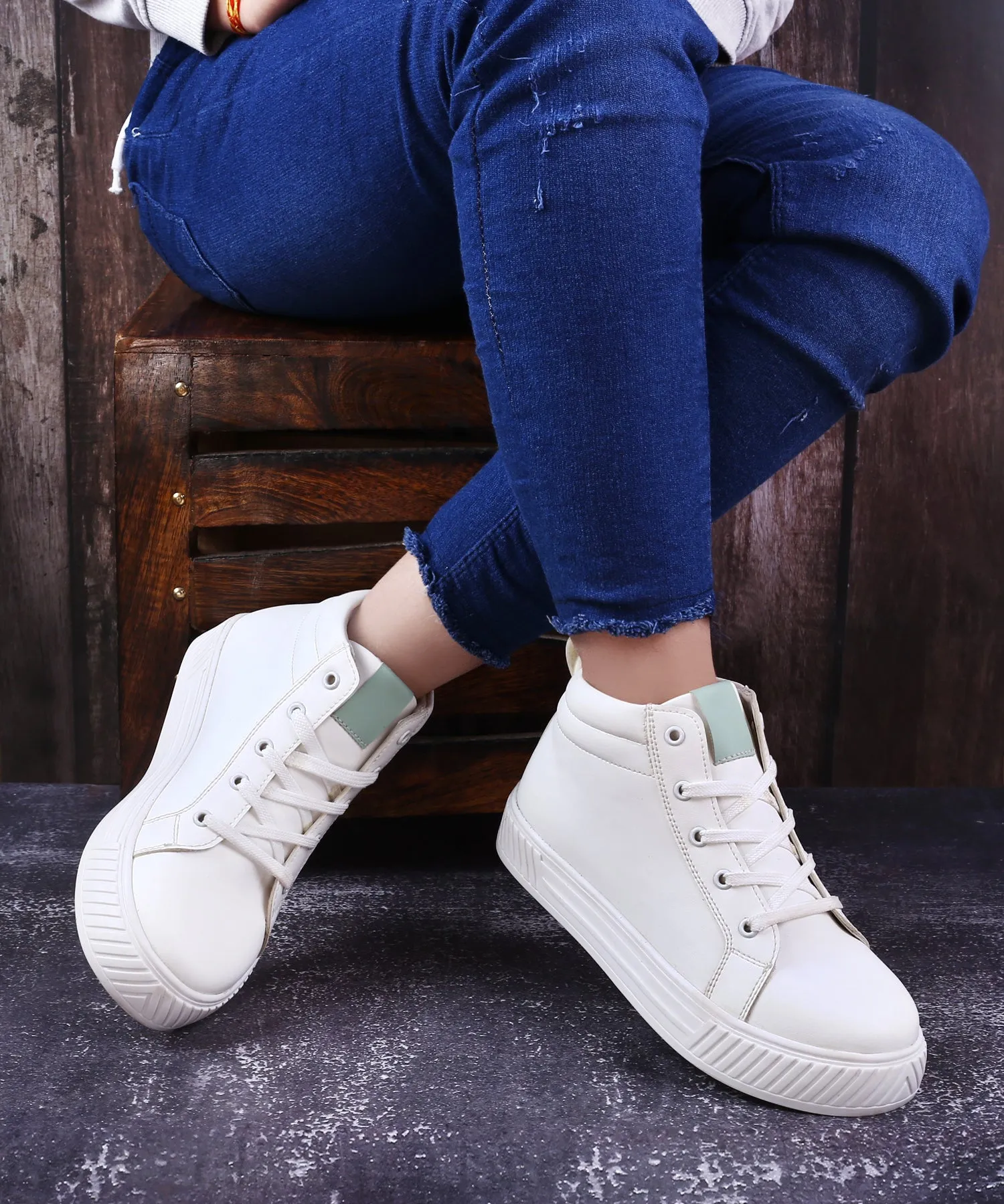 New Stylish Women's Casual Sneaker Lace-up Shoes