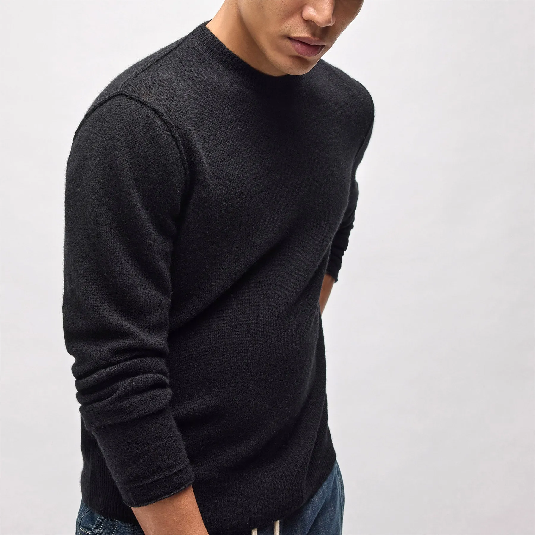 Soft Featherweight Cashmere Crew - Black